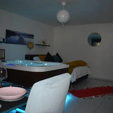 SAUNA JACUZZI pour 2 en centre ville Appartement Toulouse