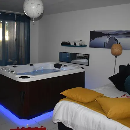 Sauna Jacuzzi Pour 2 En Centre Ville *